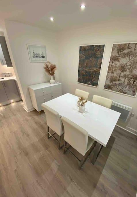 Luxury Town Centre Apartment Walking Distance To Rsc Theatre ستارتفورد أبون آفون المظهر الخارجي الصورة