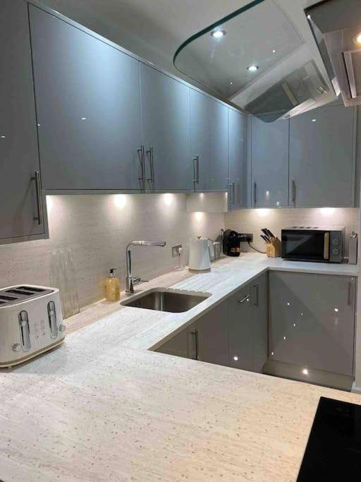 Luxury Town Centre Apartment Walking Distance To Rsc Theatre ستارتفورد أبون آفون المظهر الخارجي الصورة
