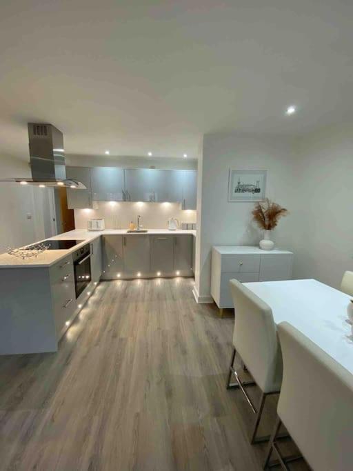 Luxury Town Centre Apartment Walking Distance To Rsc Theatre ستارتفورد أبون آفون المظهر الخارجي الصورة