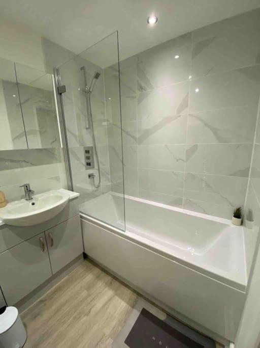 Luxury Town Centre Apartment Walking Distance To Rsc Theatre ستارتفورد أبون آفون المظهر الخارجي الصورة